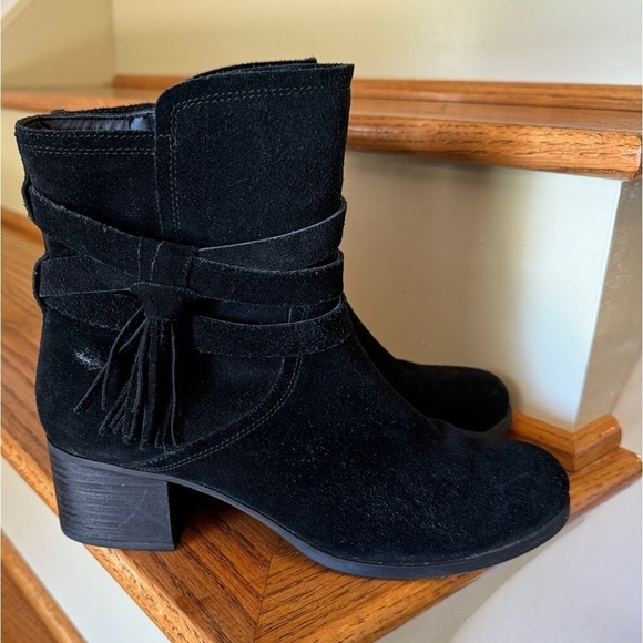 KOOLABURA By Ugg Kenz Black Suede Side Zip Tassel Booties Size 8.5 - Picture 4 of 9